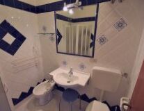 indoor, bathroom, sink, wall, plumbing fixture, bathtub, toilet, shower, tap, floor, bathroom accessory, mirror